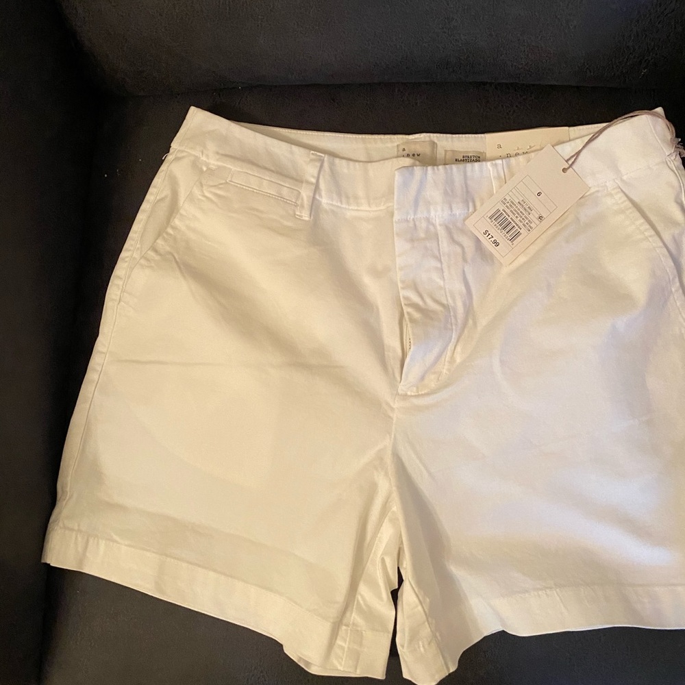 Women’s white shorts, nwt